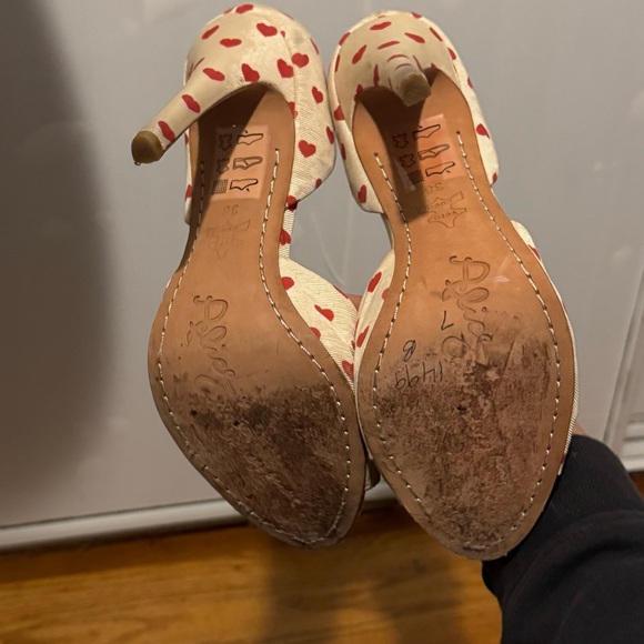 Heart Alice + Olivia heels - Picture 3 of 6